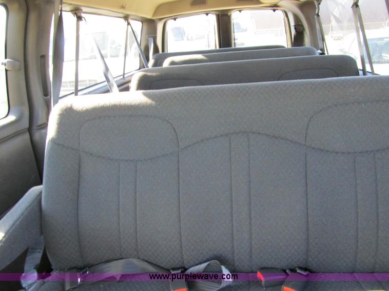 image for item 3590 2002 Chevrolet G3500 Express LS 12-passenger van