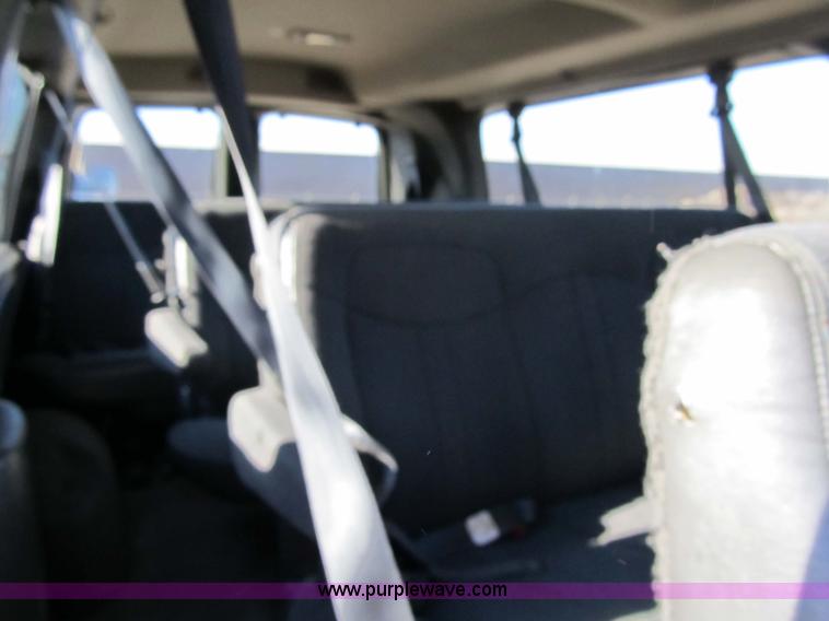 image for item 3590 2002 Chevrolet G3500 Express LS 12-passenger van