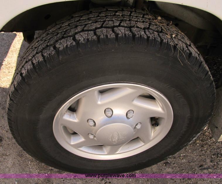 image for item 3591 2001 Ford E350 XL super duty van