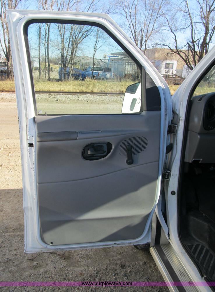 image for item 3591 2001 Ford E350 XL super duty van
