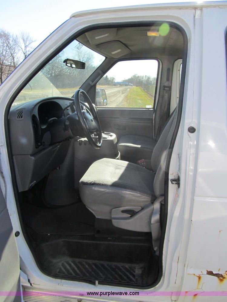 image for item 3591 2001 Ford E350 XL super duty van