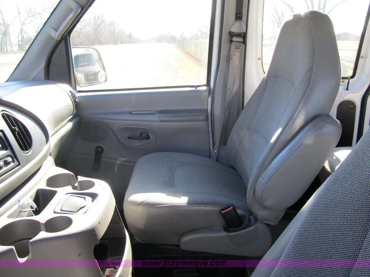 image for item 3591 2001 Ford E350 XL super duty van