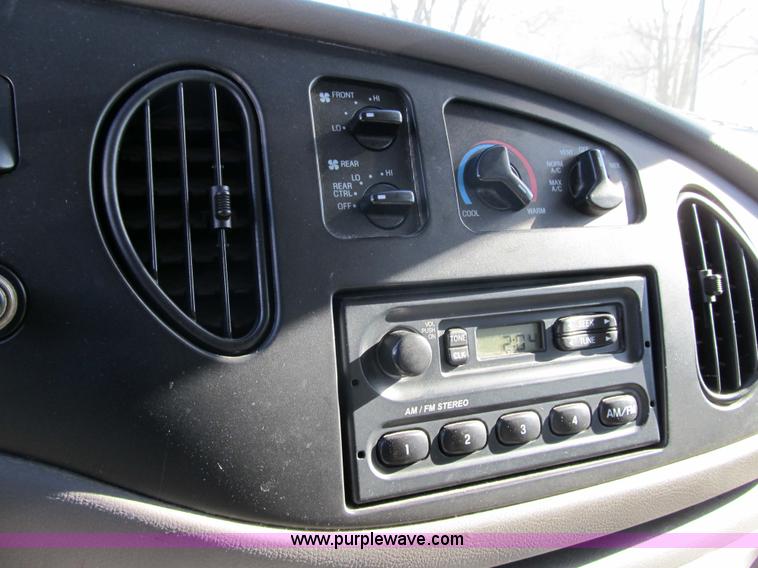 image for item 3591 2001 Ford E350 XL super duty van