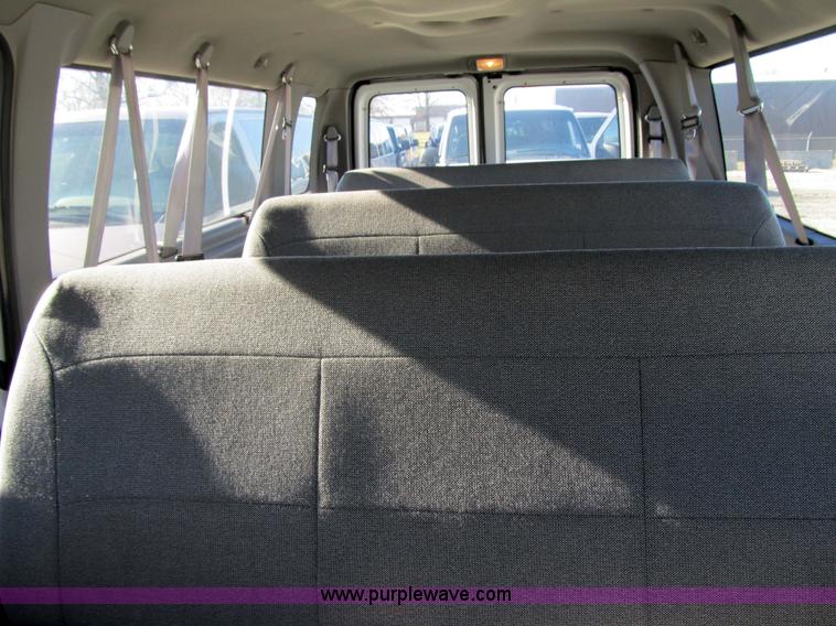 image for item 3591 2001 Ford E350 XL super duty van