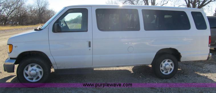 image for item 3592 2002 Ford E350 super duty XLT van