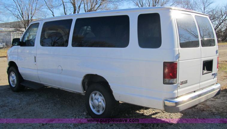 image for item 3592 2002 Ford E350 super duty XLT van