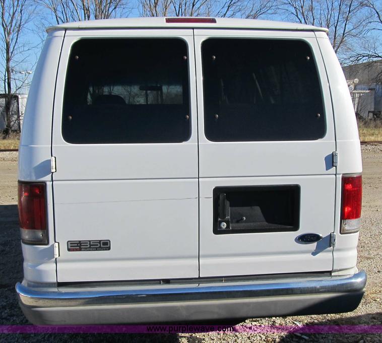 image for item 3592 2002 Ford E350 super duty XLT van