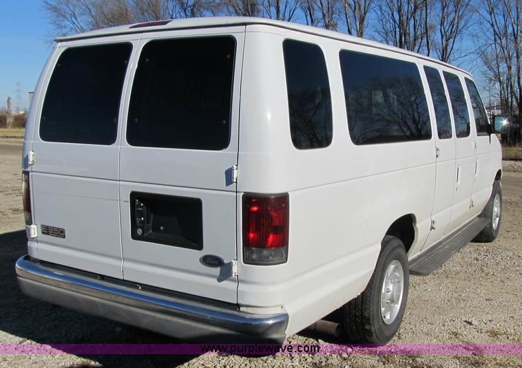 image for item 3592 2002 Ford E350 super duty XLT van