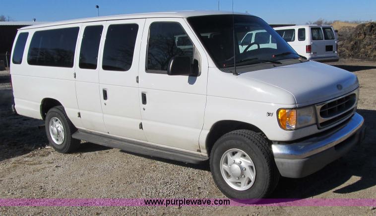 image for item 3592 2002 Ford E350 super duty XLT van