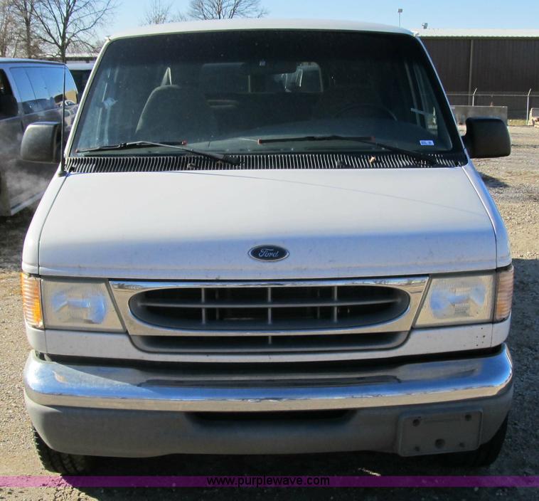 image for item 3592 2002 Ford E350 super duty XLT van