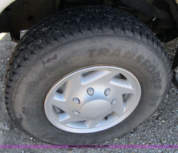 image for item 3592 2002 Ford E350 super duty XLT van