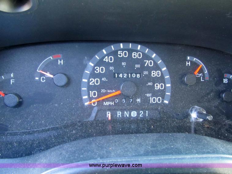 image for item 3592 2002 Ford E350 super duty XLT van