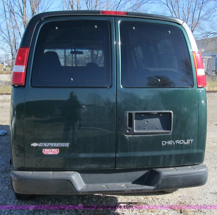 image for item 3593 2005 Chevrolet G2500 Express van