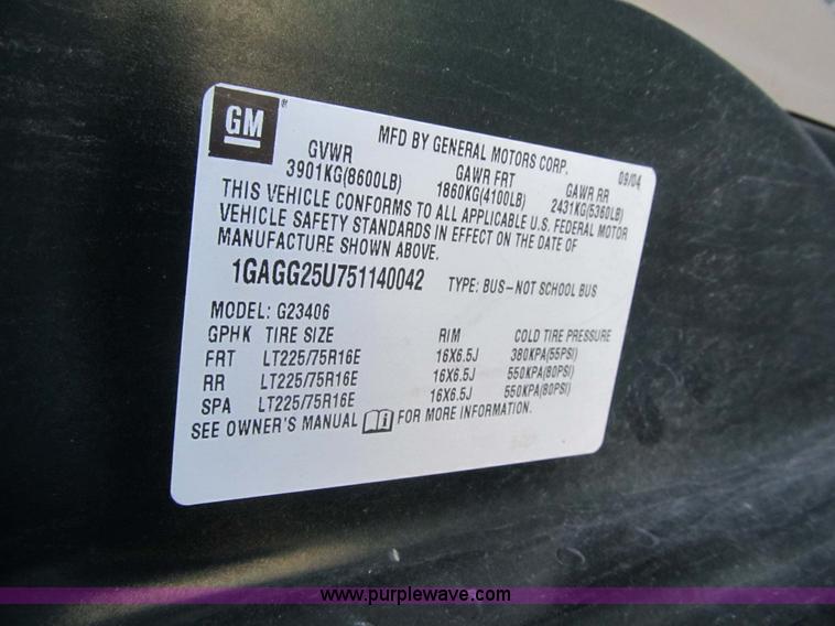 image for item 3593 2005 Chevrolet G2500 Express van