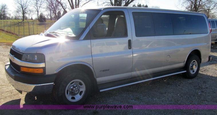 image for item 3594 2005 Chevrolet G3500 Express Stabiltrak van