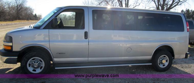 image for item 3594 2005 Chevrolet G3500 Express Stabiltrak van