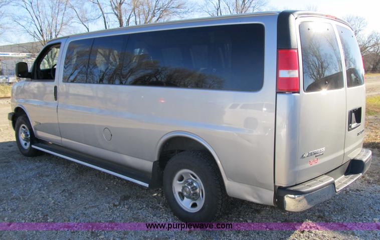 image for item 3594 2005 Chevrolet G3500 Express Stabiltrak van