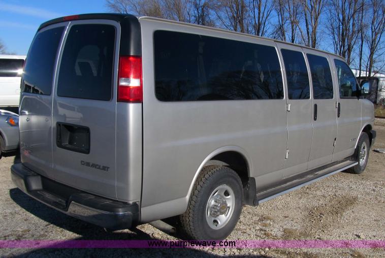 image for item 3594 2005 Chevrolet G3500 Express Stabiltrak van