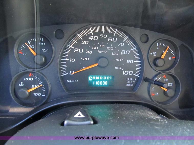 image for item 3594 2005 Chevrolet G3500 Express Stabiltrak van