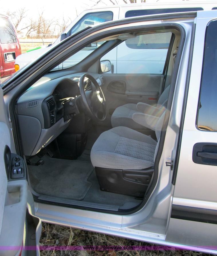 image for item 3595 2002 Chevrolet Venture van