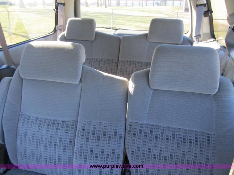 image for item 3595 2002 Chevrolet Venture van