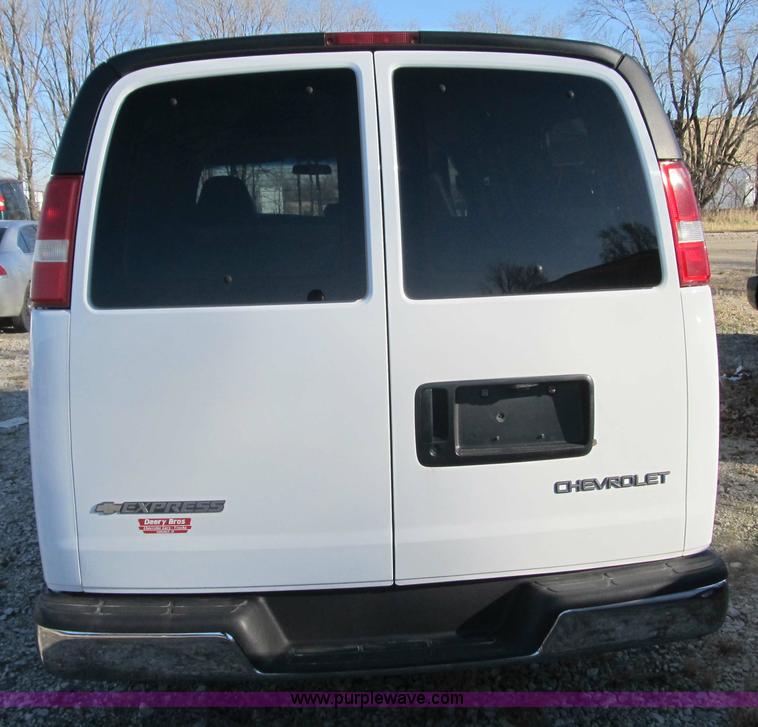 image for item 3596 2003 Chevrolet G1500 Express van