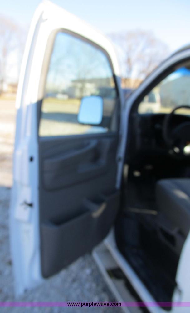 image for item 3596 2003 Chevrolet G1500 Express van