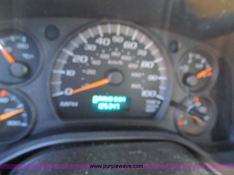 image for item 3596 2003 Chevrolet G1500 Express van