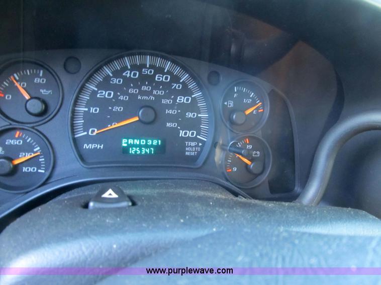 image for item 3596 2003 Chevrolet G1500 Express van