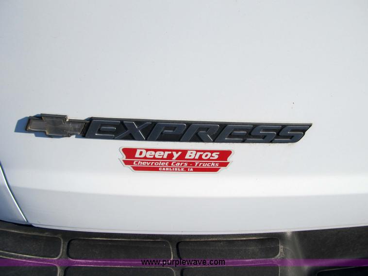 image for item 3596 2003 Chevrolet G1500 Express van