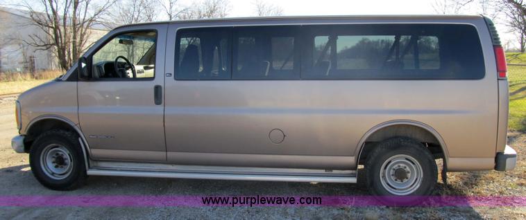 image for item 3597 2001 Chevrolet G3500 Savanna SL van