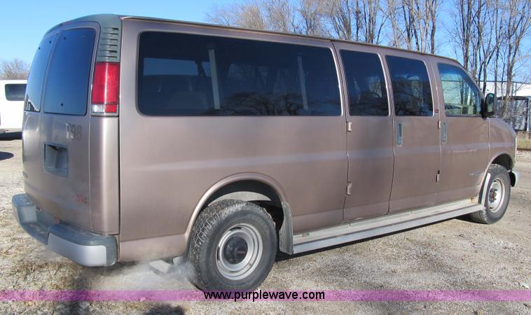 image for item 3597 2001 Chevrolet G3500 Savanna SL van