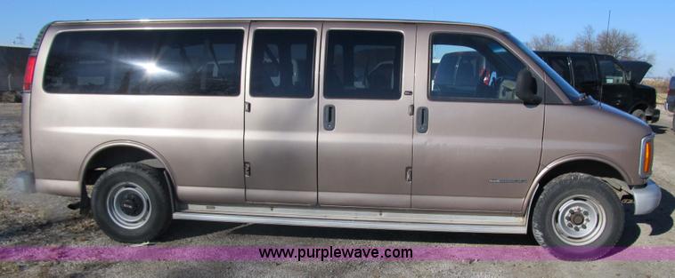 image for item 3597 2001 Chevrolet G3500 Savanna SL van