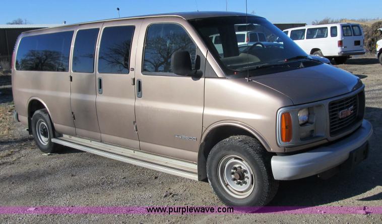 image for item 3597 2001 Chevrolet G3500 Savanna SL van