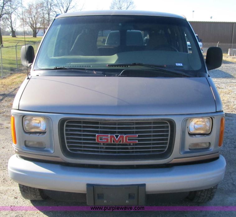 image for item 3597 2001 Chevrolet G3500 Savanna SL van