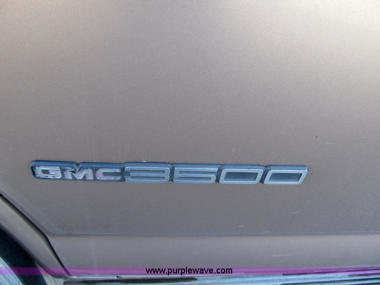 image for item 3597 2001 Chevrolet G3500 Savanna SL van