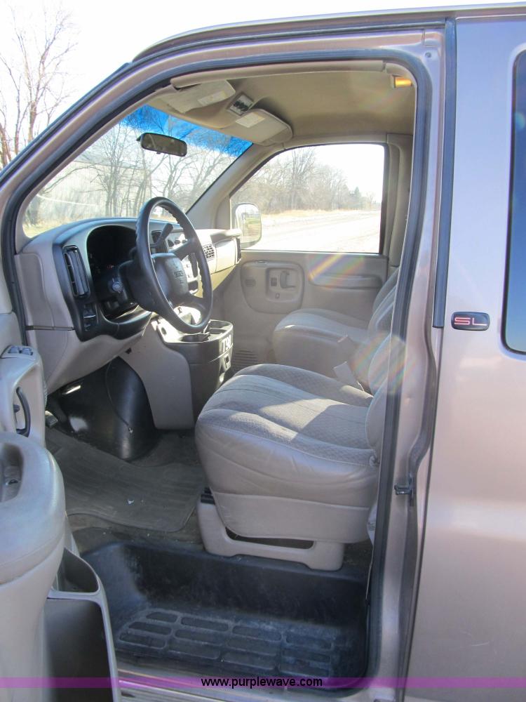 image for item 3597 2001 Chevrolet G3500 Savanna SL van