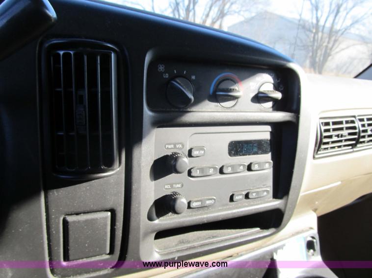 image for item 3597 2001 Chevrolet G3500 Savanna SL van
