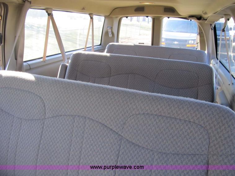 image for item 3597 2001 Chevrolet G3500 Savanna SL van