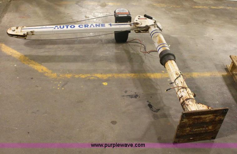image for item 3657 Auto crane