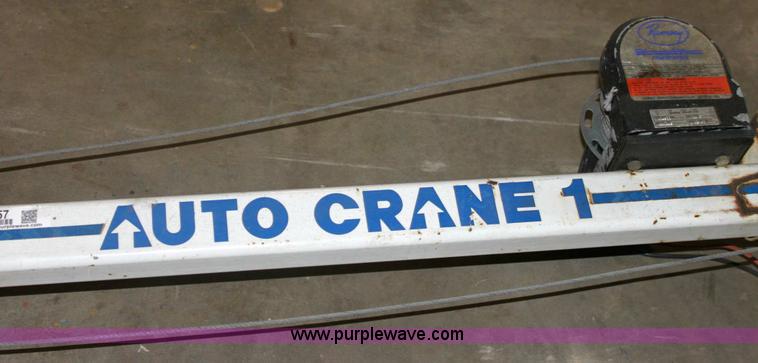 image for item 3657 Auto crane