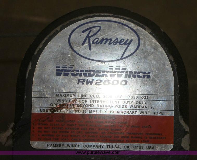 image for item 3657 Auto crane