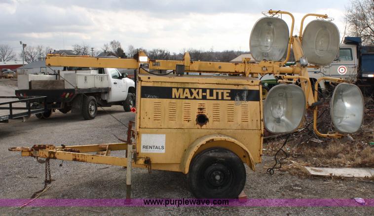 image for item 4832 Maxi-lite III Cem light tower