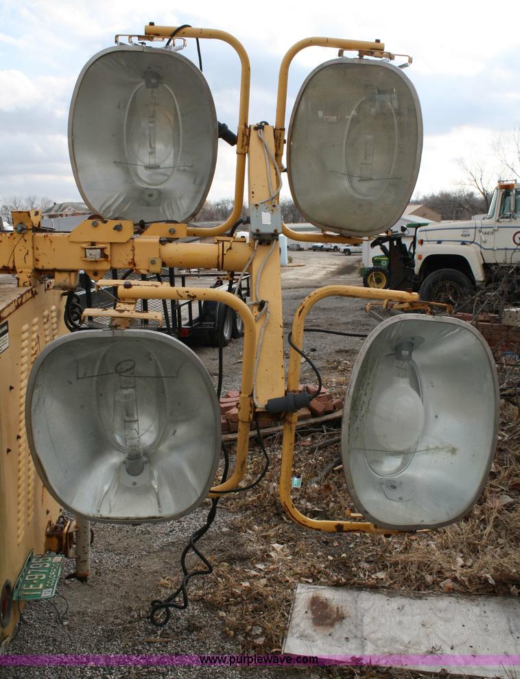 image for item 4832 Maxi-lite III Cem light tower