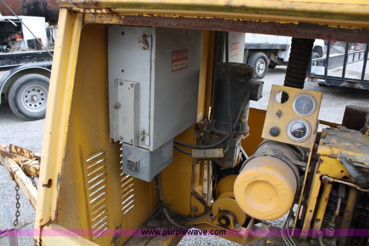 image for item 4832 Maxi-lite III Cem light tower