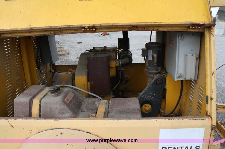 image for item 4832 Maxi-lite III Cem light tower