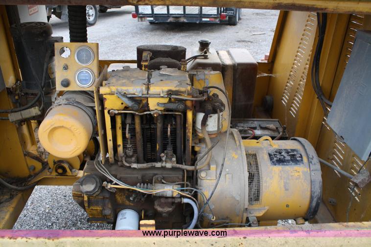 image for item 4832 Maxi-lite III Cem light tower