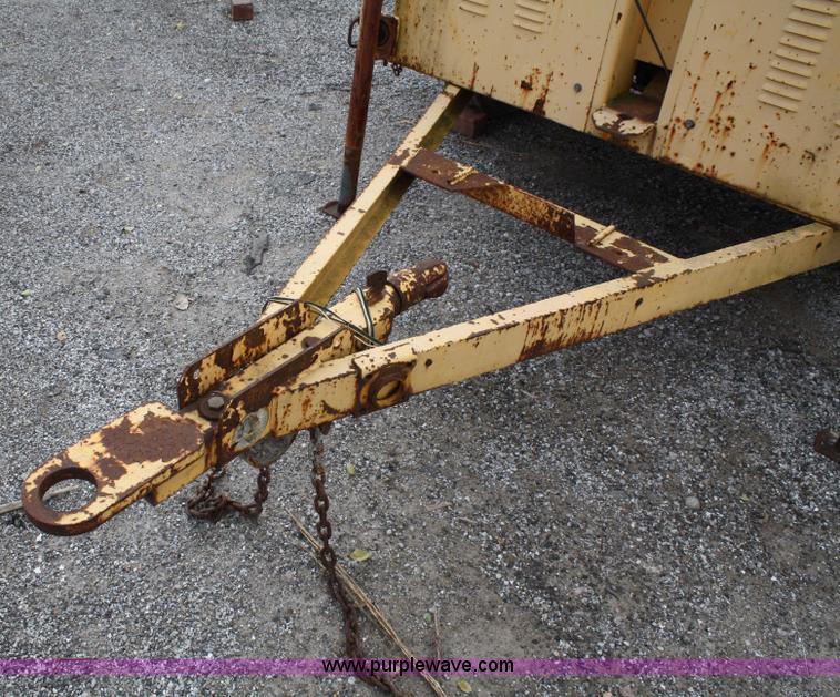 image for item 4832 Maxi-lite III Cem light tower