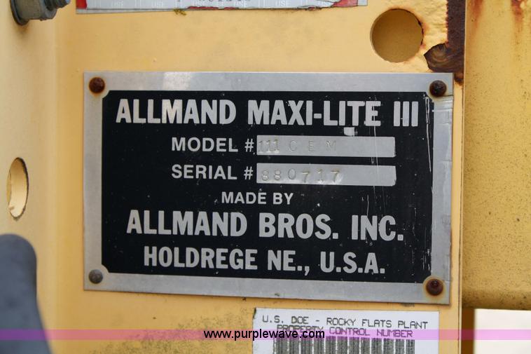 image for item 4832 Maxi-lite III Cem light tower