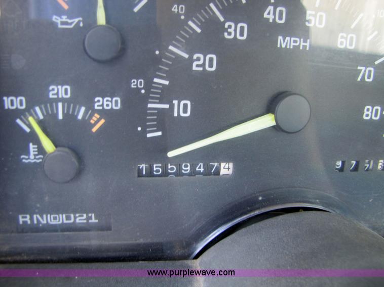 image for item 5132 1993 Chevrolet 1500 pickup